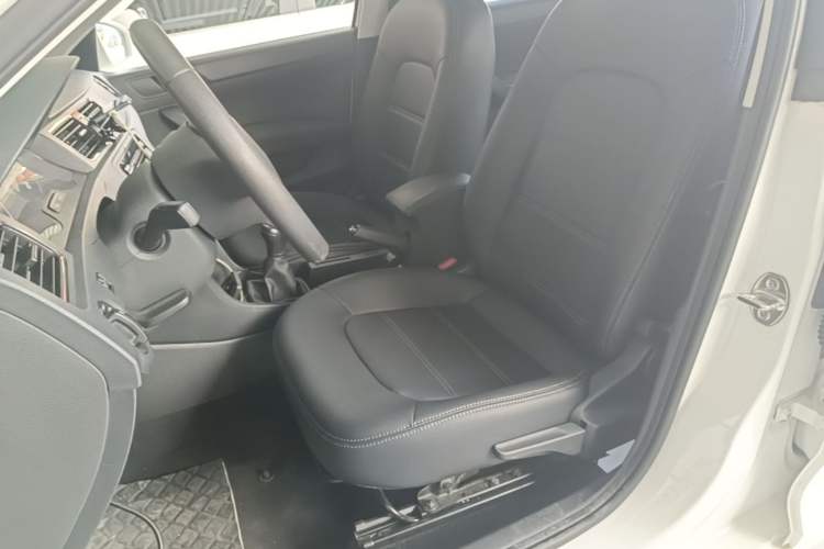 Used Skoda Rapid Spaceback 2016 Revised Version 1.6L Manual Front-Drive Edition Left Front Seat