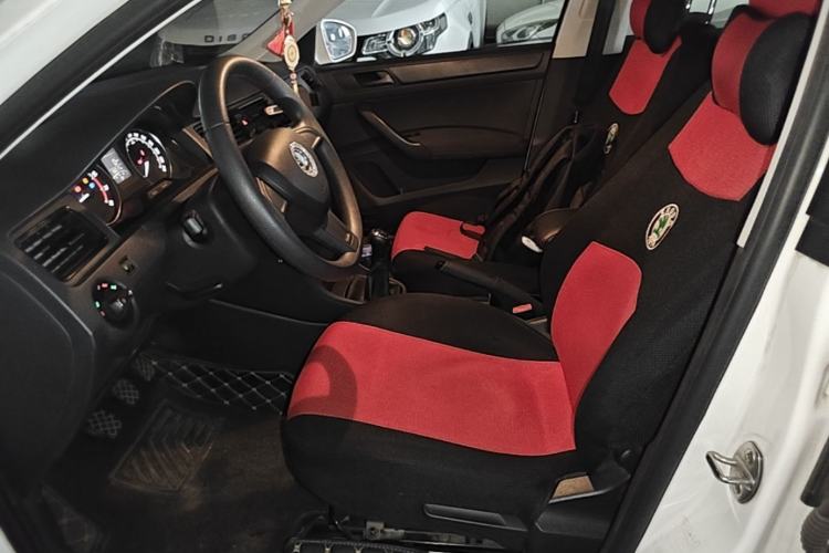 Used Skoda Rapid Spaceback 2016 Revised Version 1.6L Manual Front-Drive Edition Left Front Seat