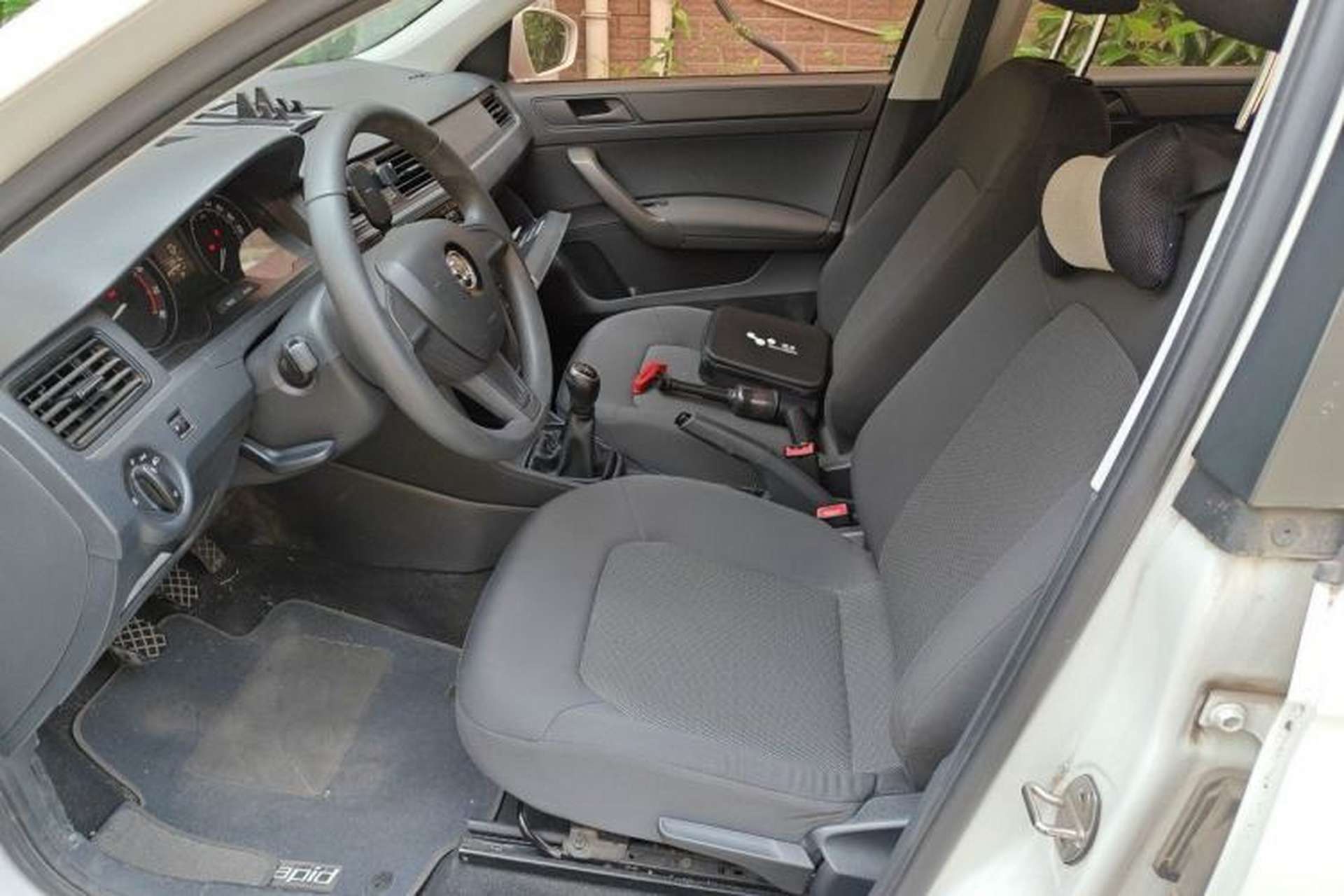 Used Skoda Rapid Spaceback 2016 Revised Version 1.6L Manual Front-Drive Edition Left Front Seat