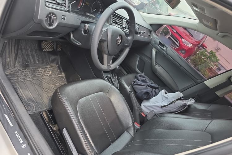 Used Skoda Rapid Spaceback 2016 Revised Version 1.6L Automatic Front-Drive Edition Left Front Seat