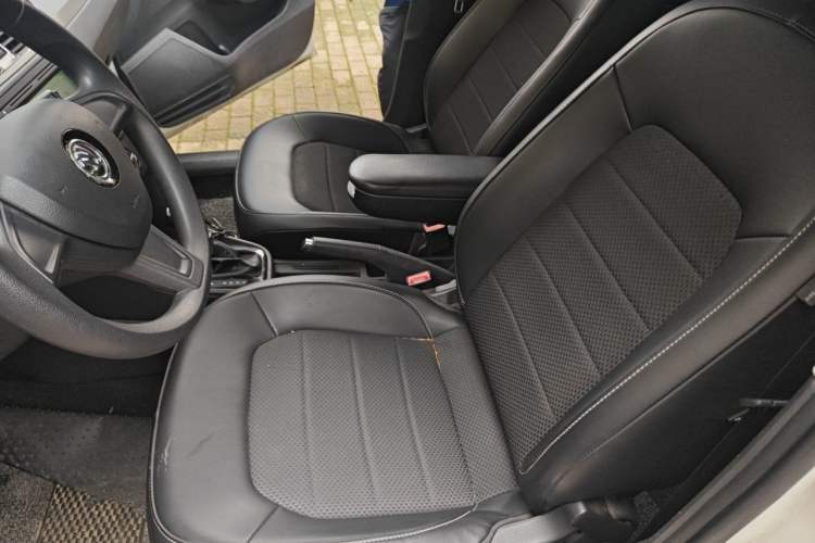Used Skoda Rapid Spaceback 2016 Revised 1.6L Automatic Chuanxing Version Left Front Seat