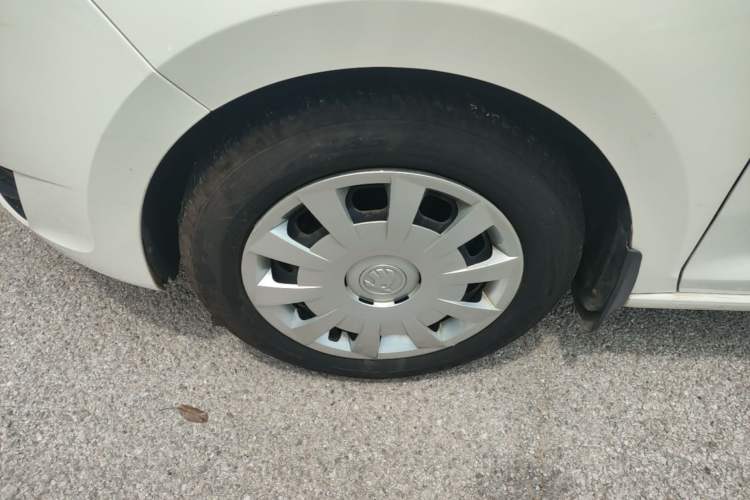Used Skoda Rapid Spaceback 2016 Revised Version 1.6L Automatic Front-Drive Edition Left Front Wheel Hub