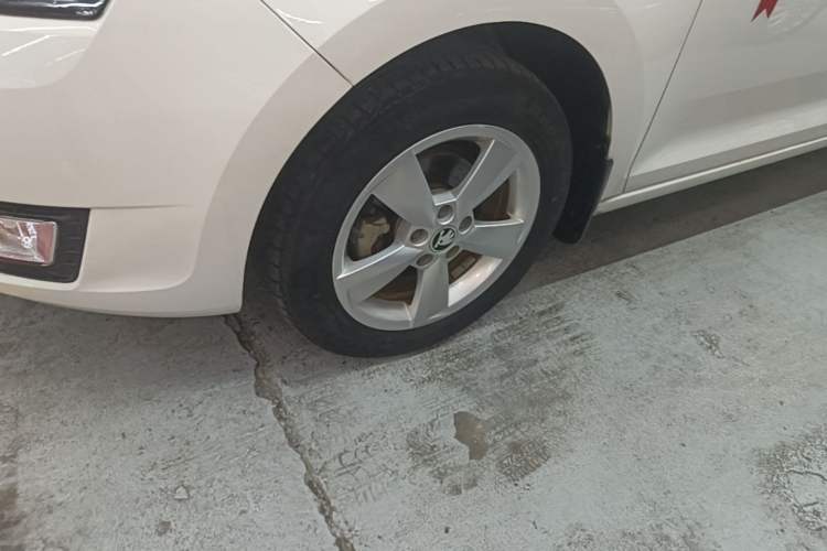 Used Skoda Rapid Spaceback 2016 Revised 1.6L Automatic Chuanxing Version Left Front Wheel Hub