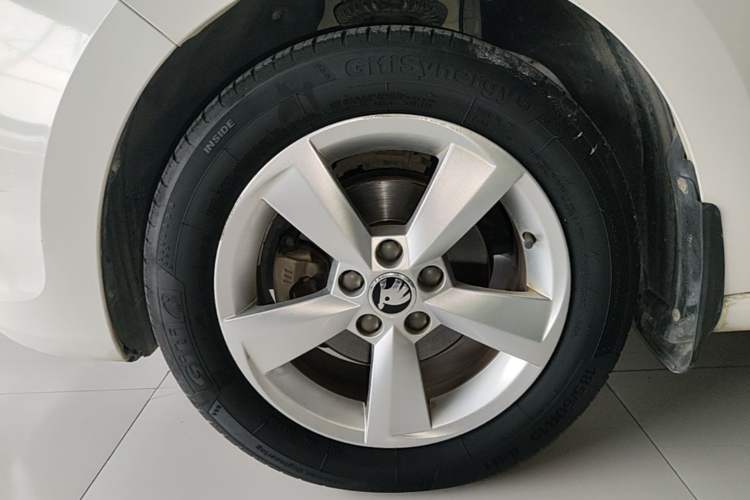 Used Skoda Rapid Spaceback 2016 Revised 1.6L Automatic Chuanxing Version Left Front Wheel Hub