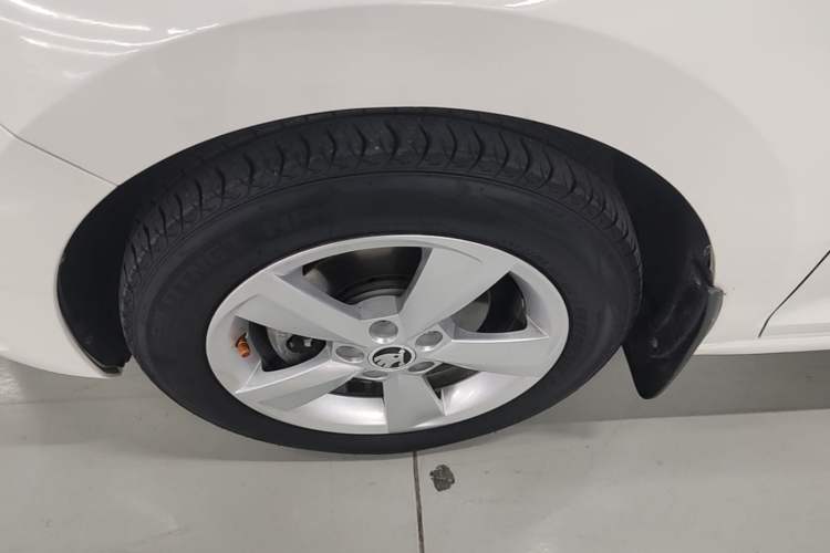 Used Skoda Rapid Spaceback 2016 Revised 1.6L Automatic Chuanxing Version Left Front Wheel Hub
