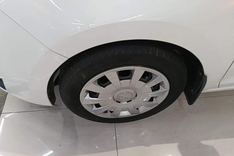 Used Skoda Rapid Spaceback 2016 Revised Version 1.6L Automatic Front-Drive Edition Left Front Wheel Hub