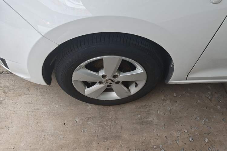 Used Skoda Rapid Spaceback 2016 Revised 1.6L Automatic Chuanxing Version Left Front Wheel Hub