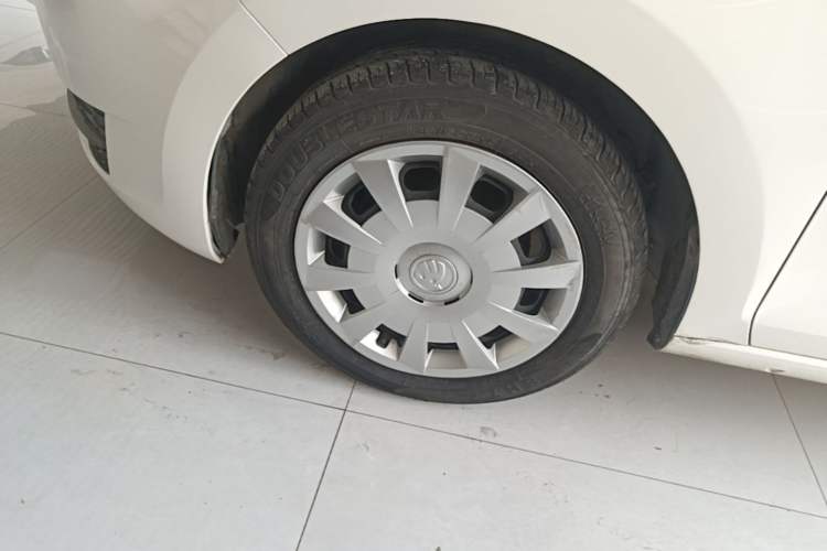 Used Skoda Rapid Spaceback 2016 Revised Version 1.6L Manual Front-Drive Edition Left Front Wheel Hub