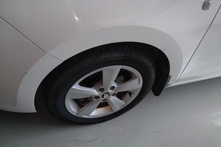 Used Skoda Rapid Spaceback 2016 Revised 1.6L Automatic Chuanxing Version Left Front Wheel Hub