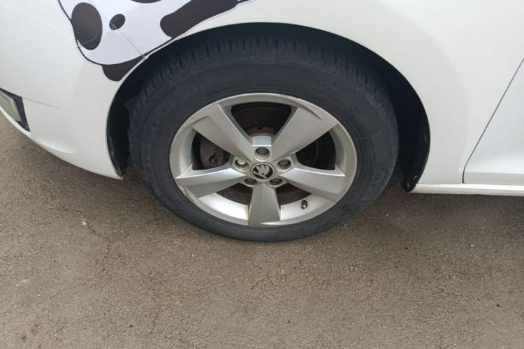 Used Skoda Rapid Spaceback 2016 Revised 1.6L Automatic Chuanxing Version Left Front Wheel Hub