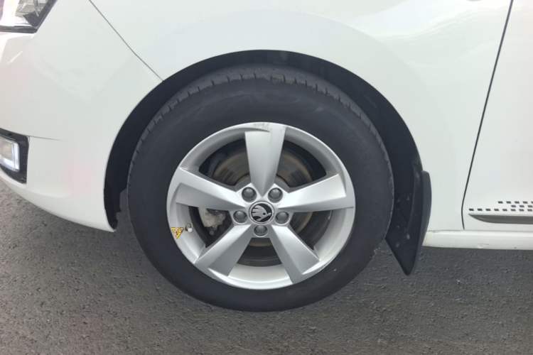 Used Skoda Rapid Spaceback 2016 Revised 1.6L Automatic Chuanxing Version Left Front Wheel Hub