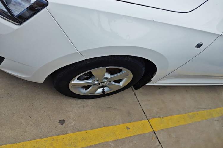 Used Skoda Rapid Spaceback 2016 Revised 1.6L Automatic Chuanxing Version Left Front Wheel Hub