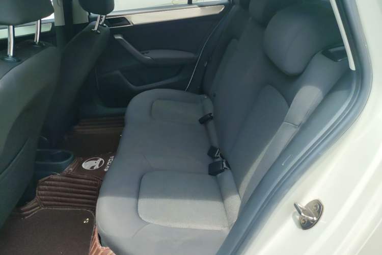 Used Skoda Rapid Spaceback 2016 Revised Version 1.6L Automatic Front-Drive Edition Left Rear Seat