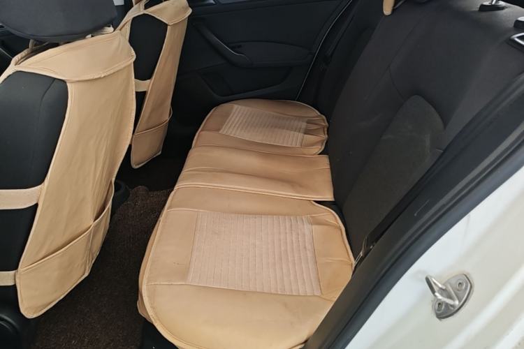 Used Skoda Rapid Spaceback 2016 Revised Version 1.4L Manual Front-Drive Edition Left Rear Seat