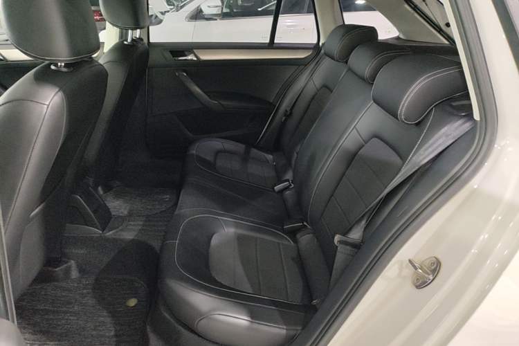 Used Skoda Rapid Spaceback 2016 Revised 1.6L Automatic Chuanxing Version Left Rear Seat