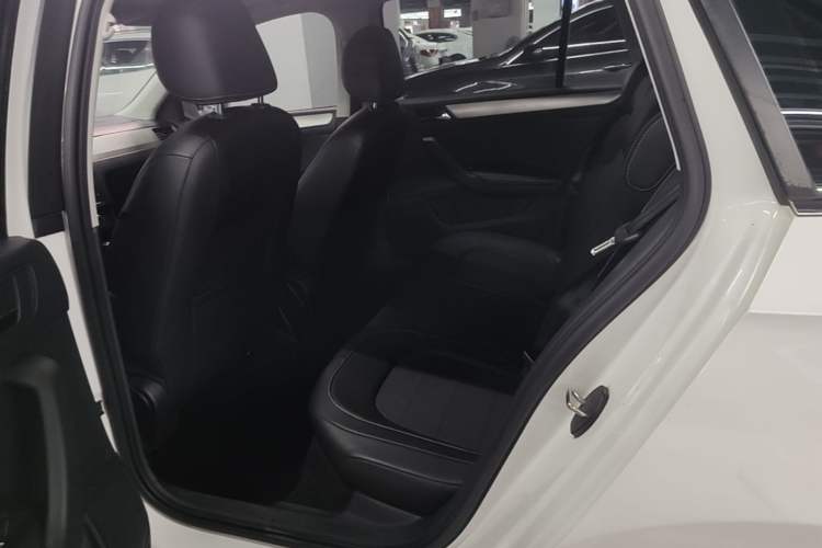 Used Skoda Rapid Spaceback 2016 Revised 1.6L Automatic Chuanxing Version Left Rear Seat