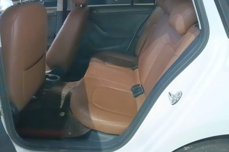Used Skoda Rapid Spaceback 2016 Revised Version 1.6L Automatic Front-Drive Edition Left Rear Seat