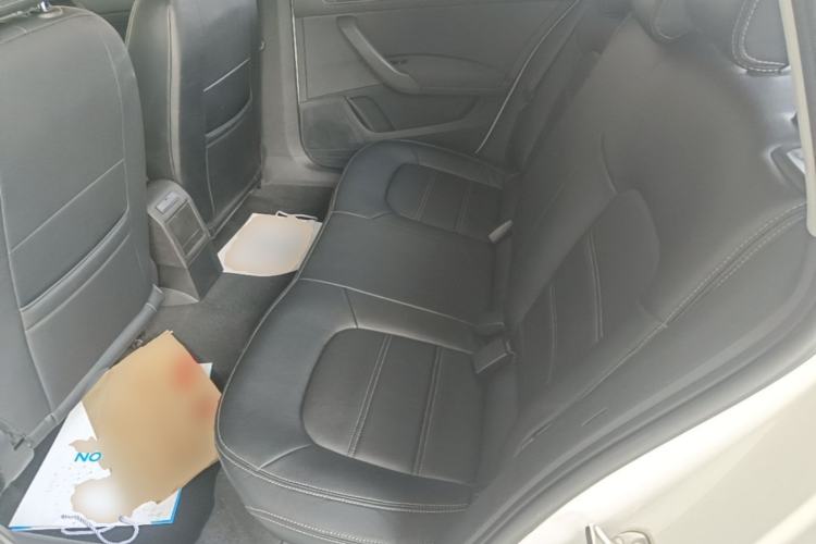 Used Skoda Rapid Spaceback 2016 Revised Version 1.6L Manual Front-Drive Edition Left Rear Seat