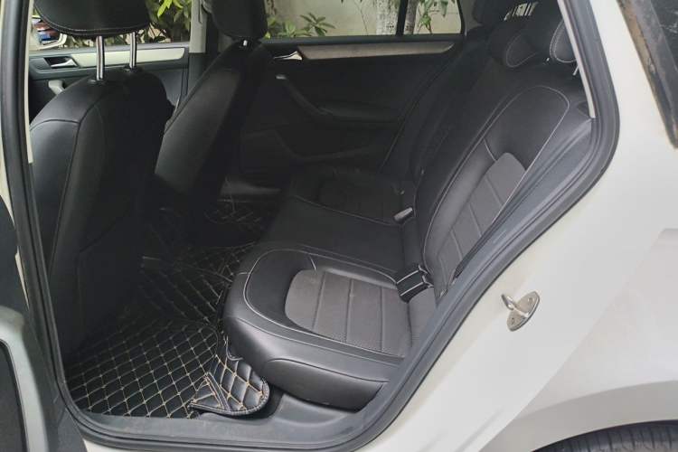 Used Skoda Rapid Spaceback 2016 Revised 1.6L Automatic Chuanxing Version Left Rear Seat