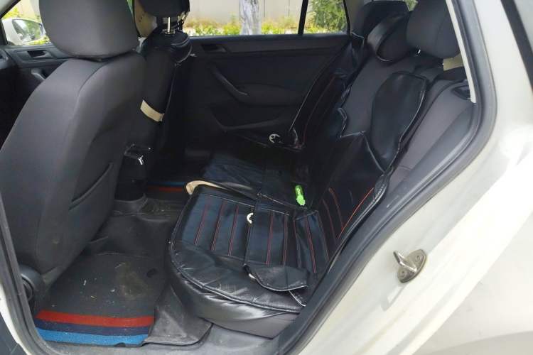 Used Skoda Rapid Spaceback 2016 Revised Version 1.6L Manual Front-Drive Edition Left Rear Seat