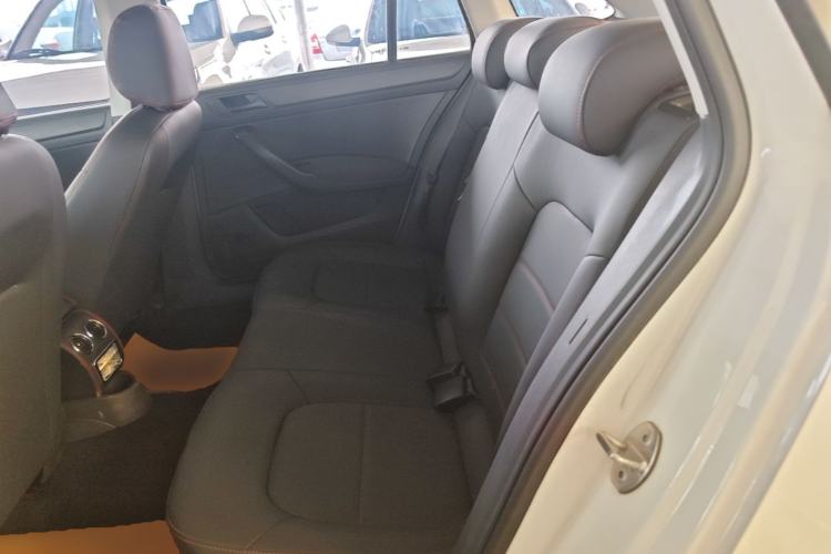 Used Skoda Rapid Spaceback 2016 Revised Version 1.6L Automatic Front-Drive Edition Left Rear Seat