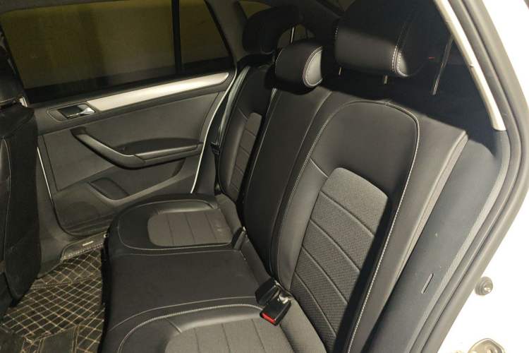 Used Skoda Rapid Spaceback 2016 1.6L Automatic Chuanxing Edition Left Rear Seat