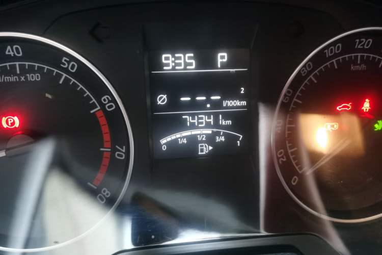 Used Skoda Rapid Spaceback 2016 Revised 1.6L Automatic Chuanxing Version Odometer Close Up