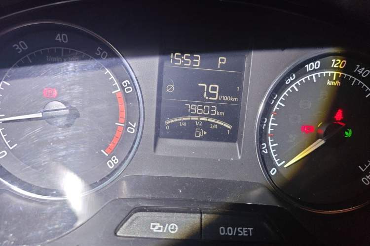 Used Skoda Rapid Spaceback 2016 Revised 1.6L Automatic Chuanxing Version Odometer Close Up