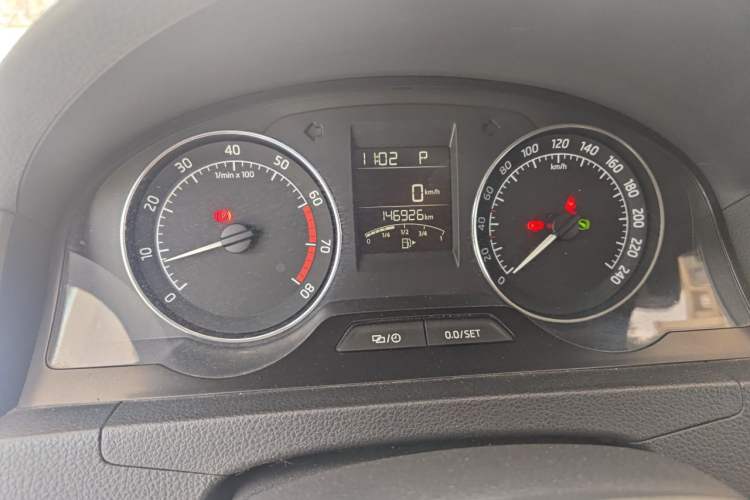 Used Skoda Rapid Spaceback 2016 Revised 1.6L Automatic Chuanxing Version Odometer Close Up