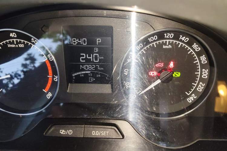 Used Skoda Rapid Spaceback 2016 Revised 1.6L Automatic Chuanxing Version Odometer Close Up