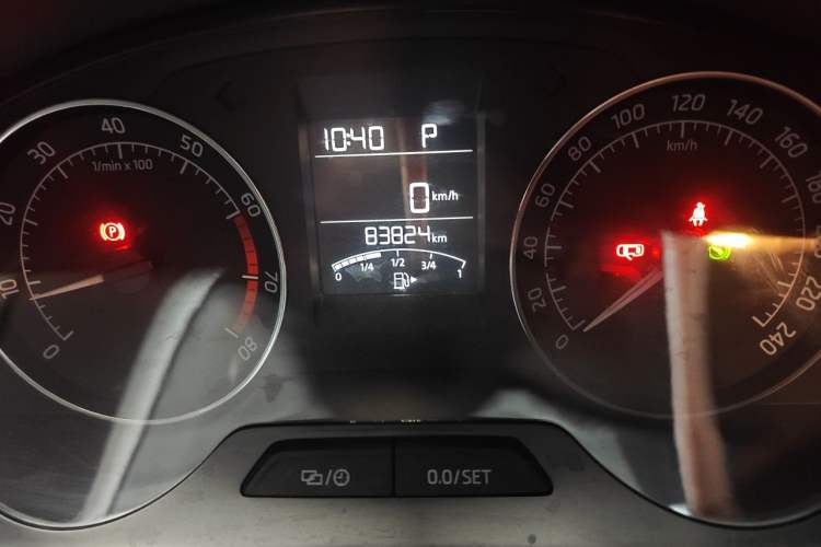 Used Skoda Rapid Spaceback 2016 Revised Version 1.6L Automatic Front-Drive Edition Odometer Close Up