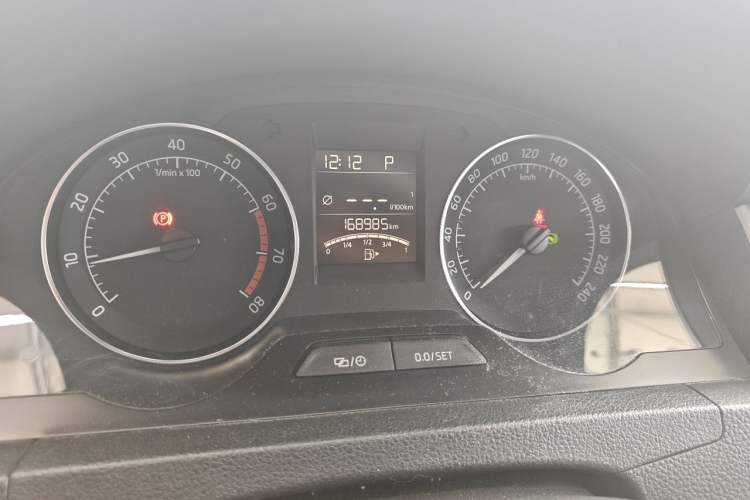 Used Skoda Rapid Spaceback 2016 Revised 1.6L Automatic Chuanxing Version Odometer Close Up