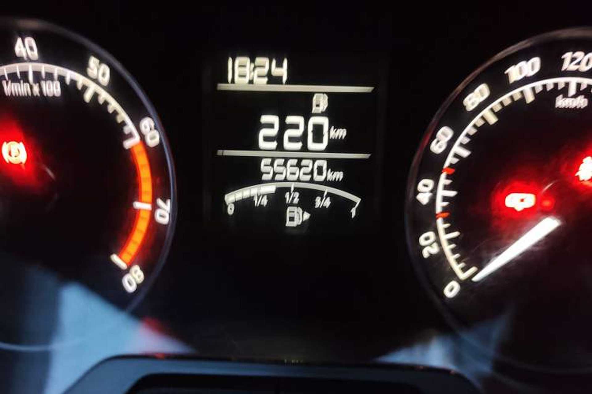 Used Skoda Rapid Spaceback 2016 Revised 1.6L Manual Chuanxing Edition Odometer Close Up