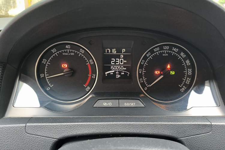 Used Skoda Rapid Spaceback 2016 Facelifted TSI230 DSG Smart Drive Version Odometer Close Up