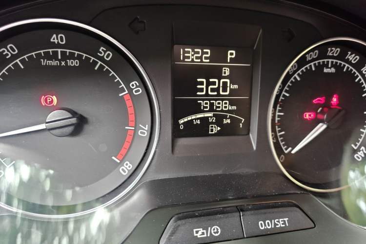 Used Skoda Rapid Spaceback 2016 Revised 1.6L Automatic Chuanxing Version Odometer Close Up