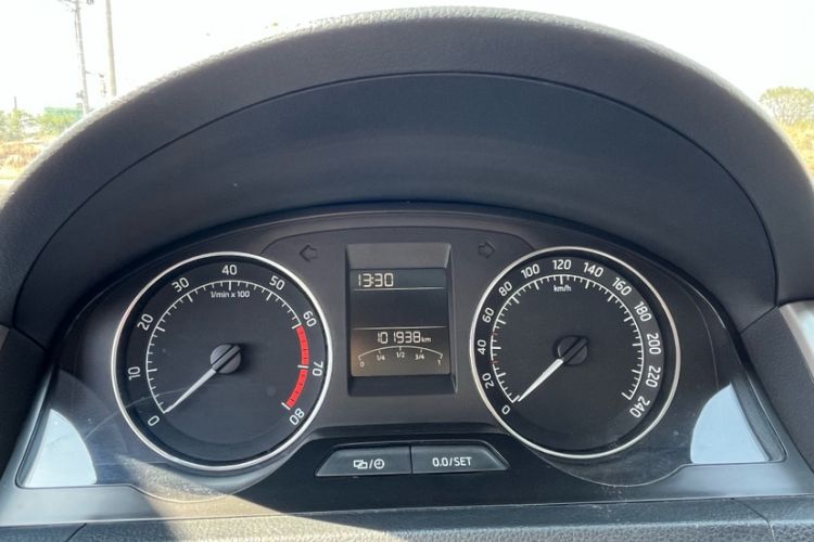 Used Skoda Rapid Spaceback 2016 Revised 1.6L Automatic Chuanxing Version Odometer Close Up