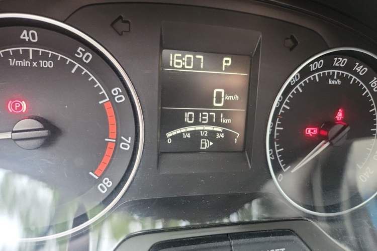 Used Skoda Rapid Spaceback 2016 Revised 1.6L Automatic Smart Drive Version Odometer Close Up