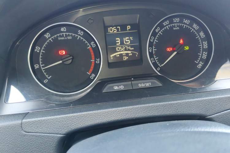 Used Skoda Rapid Spaceback 2016 Revised 1.6L Automatic Chuanxing Version Odometer Close Up