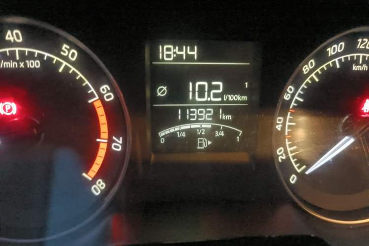 Used Skoda Rapid Spaceback 2016 1.6L Manual Front-Wheel-Drive Version Odometer Close Up