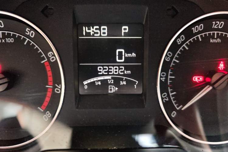 Used Skoda Rapid Spaceback 2016 Revised 1.6L Automatic Chuanxing Version Odometer Close Up