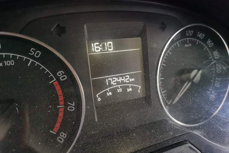 Used Skoda Rapid Spaceback 2016 Revised Version 1.4L Manual Front-Drive Edition Odometer Close Up