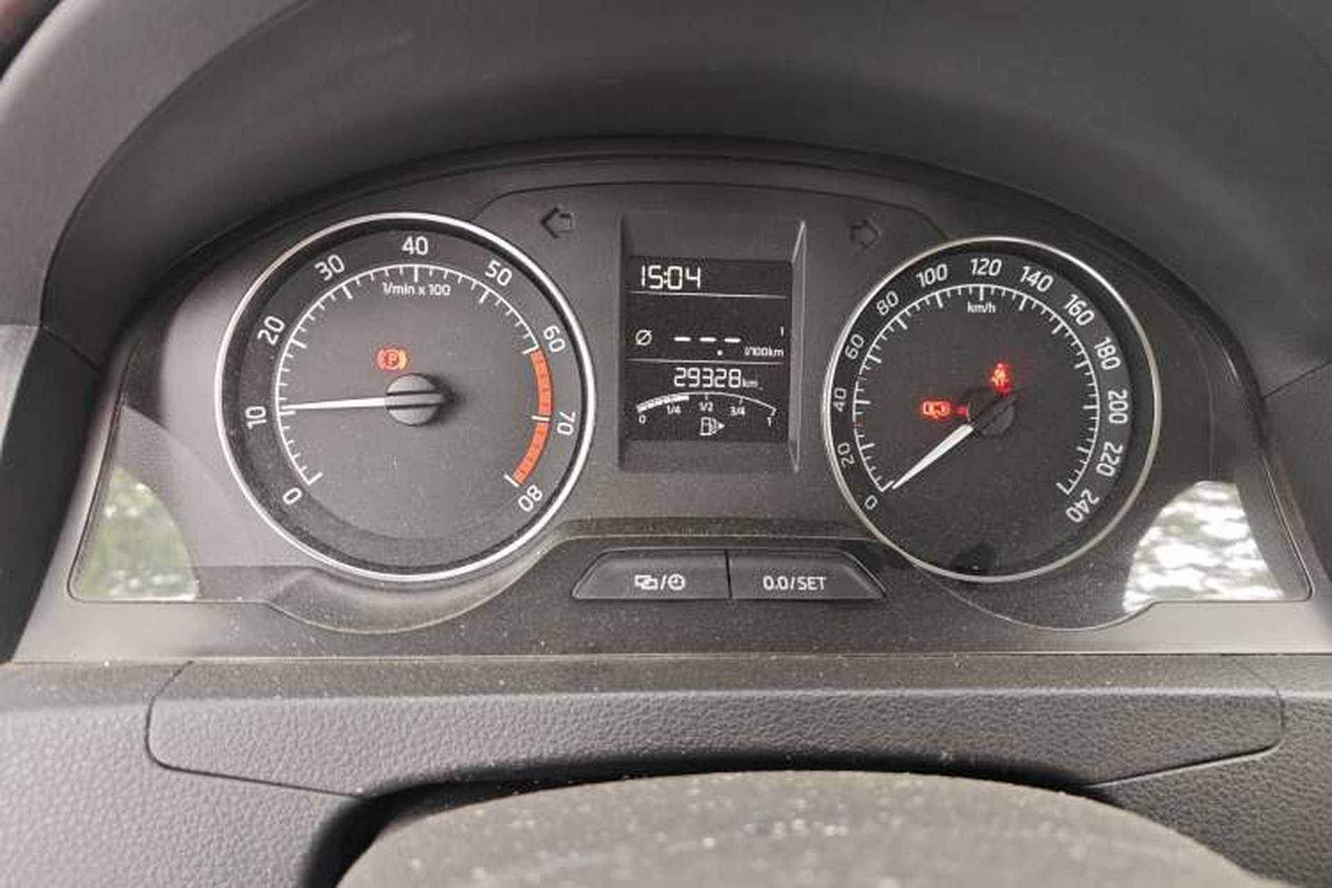 Used Skoda Rapid Spaceback 2016 Revised Version 1.4L Manual Front-Drive Edition Odometer Close Up