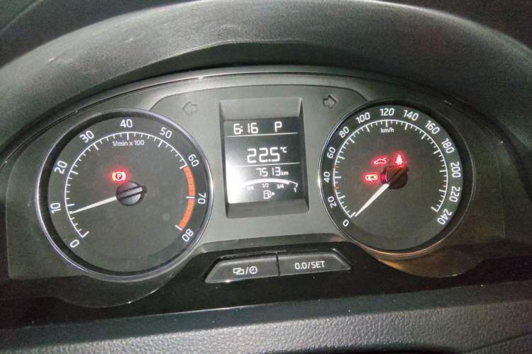 Used Skoda Rapid Spaceback 2016 Revised 1.6L Automatic Chuanxing Version Odometer Close Up
