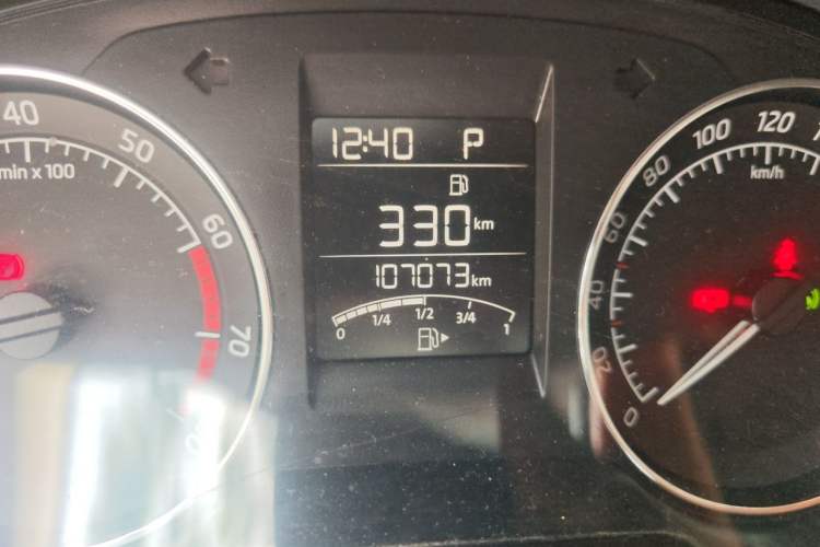 Used Skoda Rapid Spaceback 2016 1.6L Automatic Chuanxing Edition Odometer Close Up