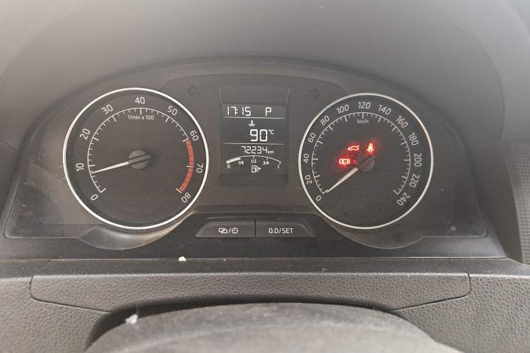 Used Skoda Rapid Spaceback 2016 Revised Version 1.6L Automatic Front-Drive Edition Odometer Close Up