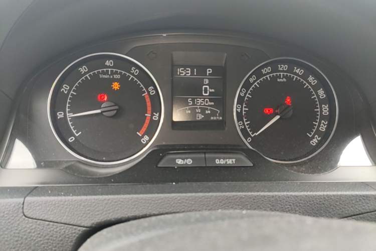 Used Skoda Rapid Spaceback 2016 Revised 1.6L Automatic Chuanxing Version Odometer Close Up