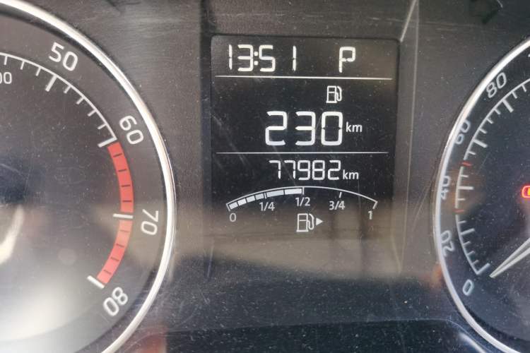 Used Skoda Rapid Spaceback 2016 1.6L Automatic Chuanxing Edition Odometer Close Up