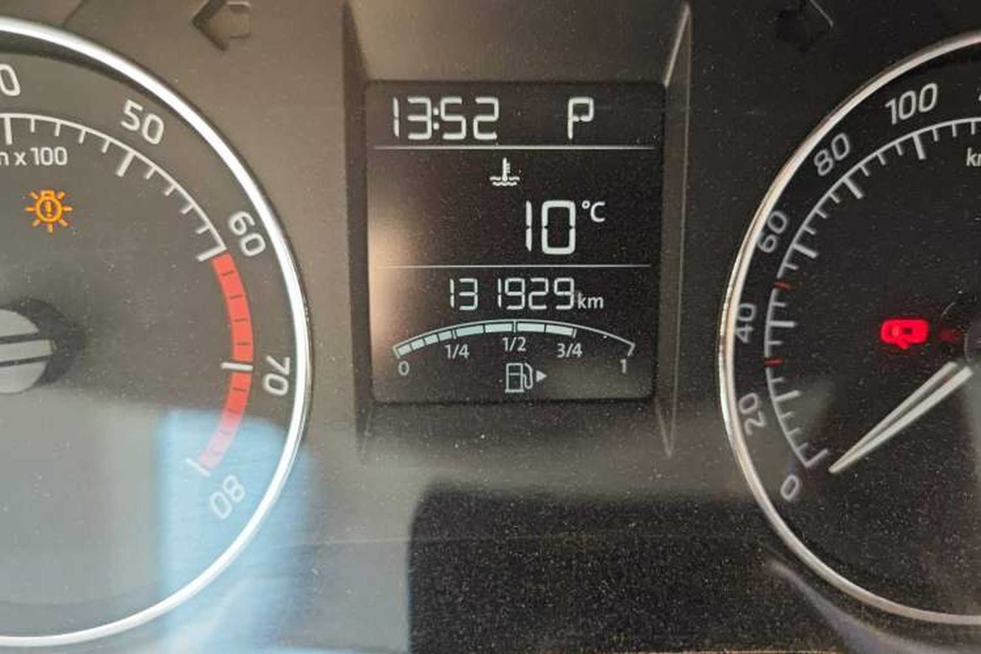 Used Skoda Rapid Spaceback 2016 Revised 1.6L Automatic Chuanxing Version Odometer Close Up