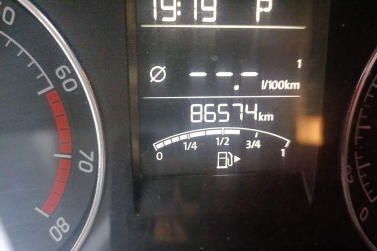 Used Skoda Rapid Spaceback 2016 Revised 1.6L Automatic Chuanxing Version Odometer Close Up
