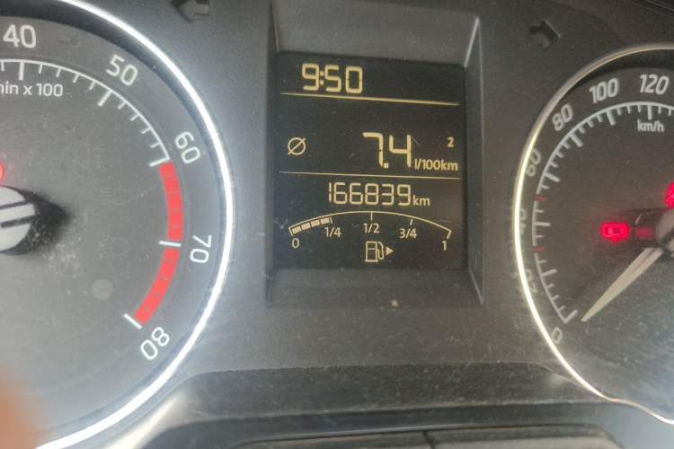 Used Skoda Rapid Spaceback 2016 Revised Version 1.4L Manual Front-Drive Edition Odometer Close Up